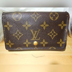 LOUIS VUITTON Bifold Wallet Epi Leather (1-27-A95)